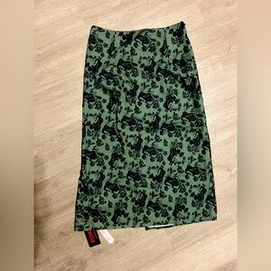 Skirt with slit